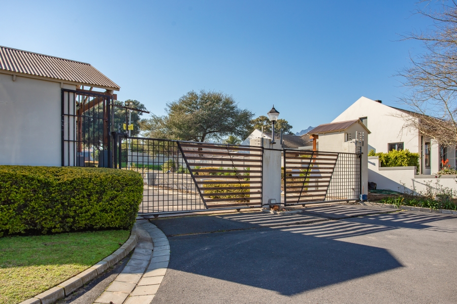 4 Bedroom Property for Sale in Nuwe Uitsig Western Cape